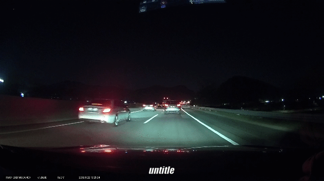 도로위의 암 덩어리 중 하나인 양발 운전.jpgif | 인스티즈