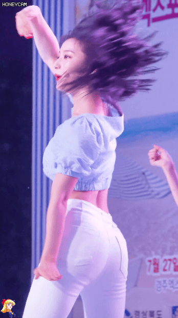 백바지 프로미스나인 새롬.gif | 인스티즈