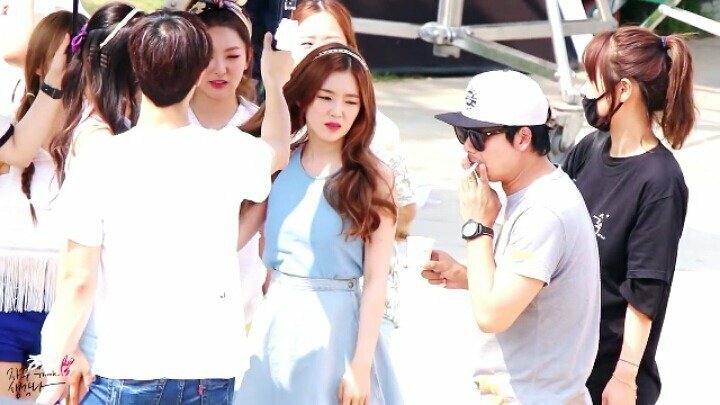 커담 냄새 하는 아이린.gif | 인스티즈