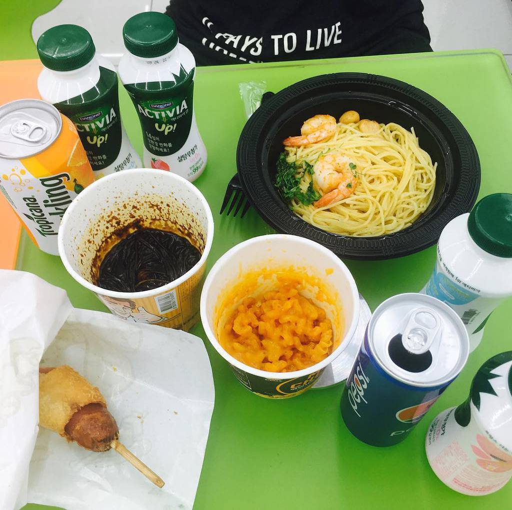 편의점에서 진수성찬 차려먹기.......jpg | 인스티즈