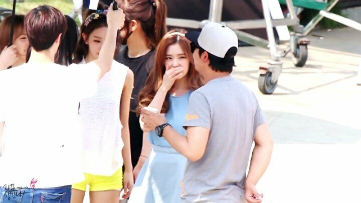 커담 냄새 하는 아이린.gif | 인스티즈