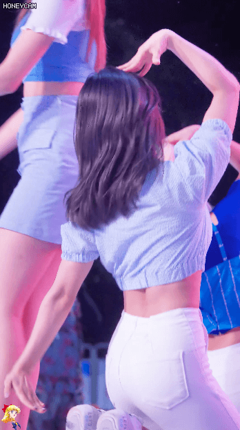 백바지 프로미스나인 새롬.gif | 인스티즈