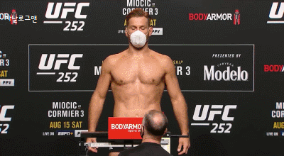 UFC 252 - 스티페 미오치치 VS 다니엘 코미어 공식 계체량, 대면식.gif | 인스티즈
