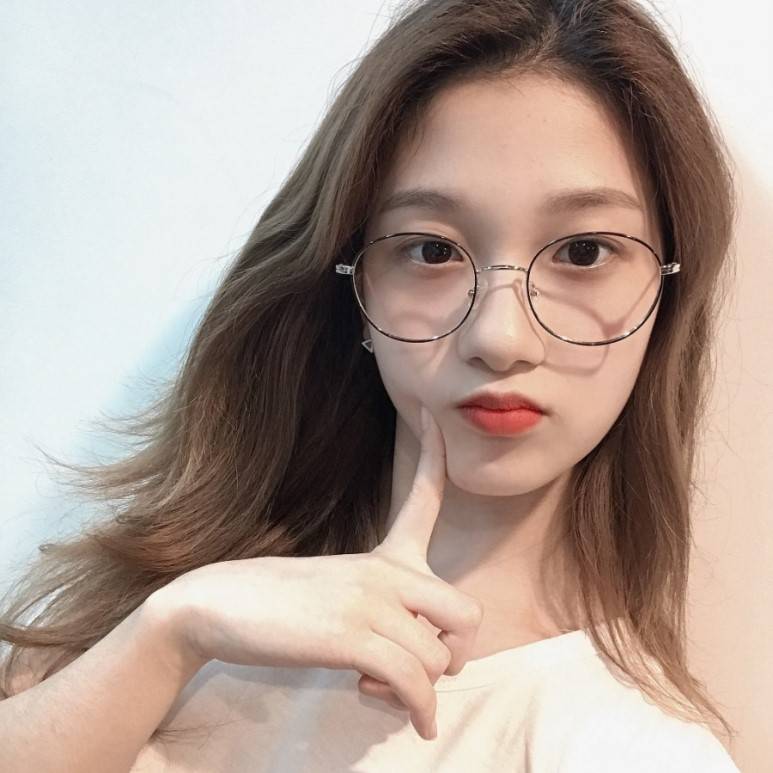 안경이 잘어울리는 프로미스나인 이서연 | 인스티즈