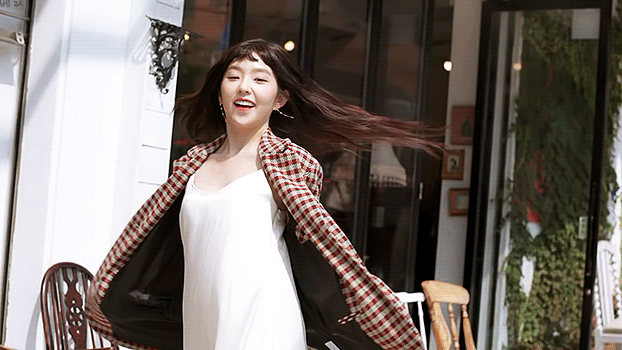 슬립 입고 외출하는 아이린.gif | 인스티즈