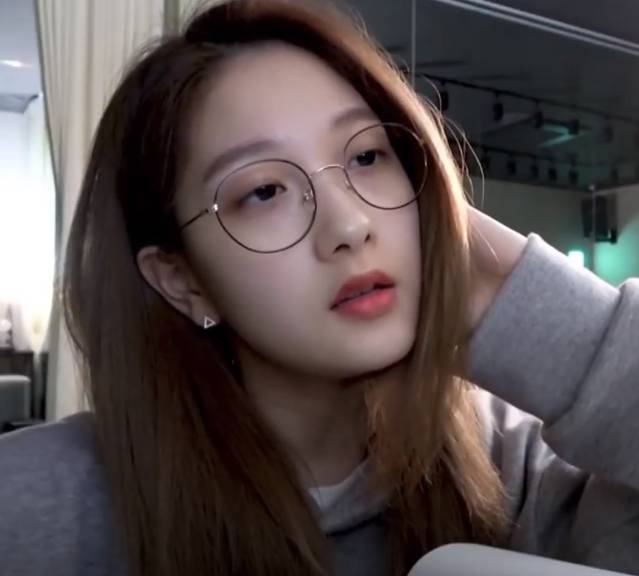 안경이 잘어울리는 프로미스나인 이서연 | 인스티즈