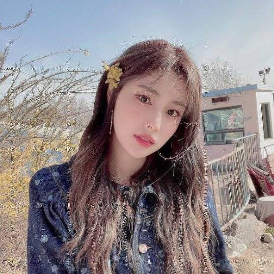 자기 얼굴에 자부심이 있는듯한 아이즈원 강혜원 | 인스티즈