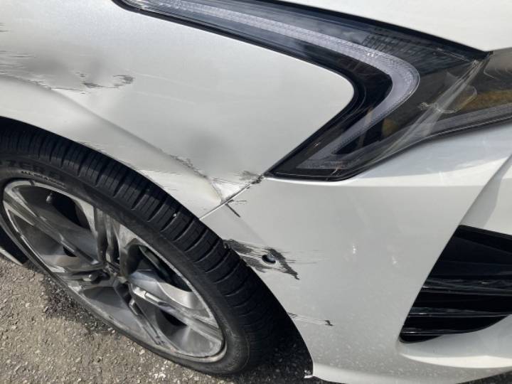 3,600 만원 새차 뽑은지 16일 되었는데 친구가 운전하더니 다 긁었음 | 인스티즈