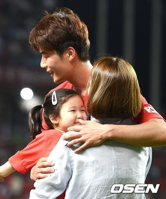 한혜진 기성용 가족사진.JPG | 인스티즈