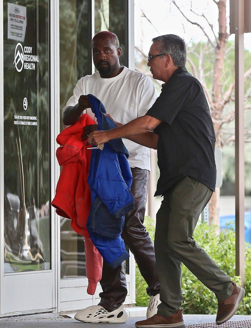 칸예 웨스트, 아내 킴 카다시안에게 공개적으로 사과 (트위터로) | 인스티즈