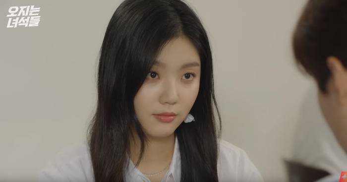 슬슬 마음 여는 짝사랑녀 vs 이상하게 신경쓰이고 생각나는 친구 | 인스티즈