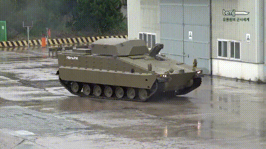 호주에서 낙찰 결승전하는 우리나라 차세대 장갑차 레드백 고무궤도 ㅎㄷㄷ | 인스티즈
