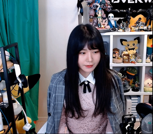 엄마 명령에 츄리닝 대신 엄마옷 입은 게임 스트리머 소니쇼.gif | 인스티즈