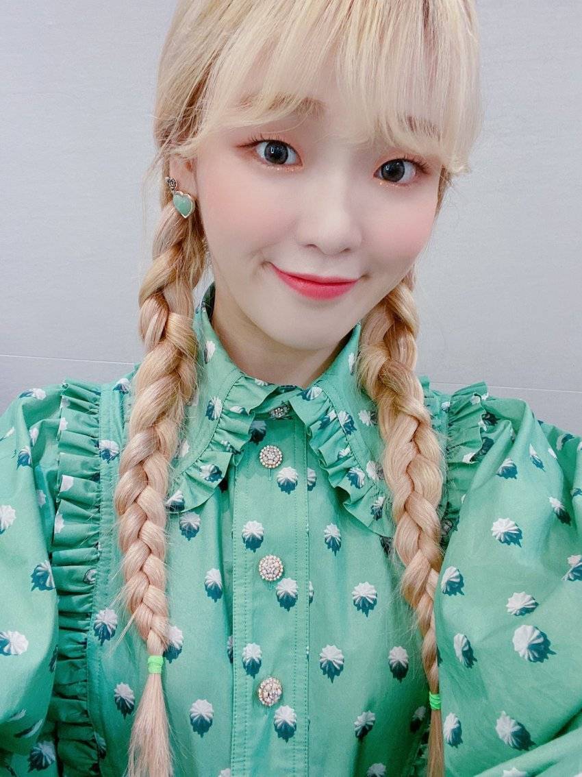 뮤직뱅크 mc 데뷔전 치른 오마이걸 아린.jpg (feat. 승희) | 인스티즈