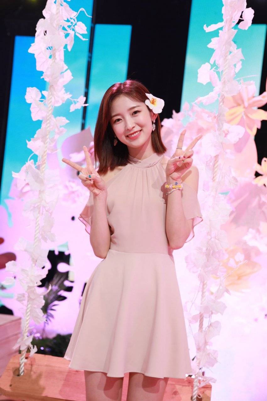 뮤직뱅크 mc 데뷔전 치른 오마이걸 아린.jpg (feat. 승희) | 인스티즈