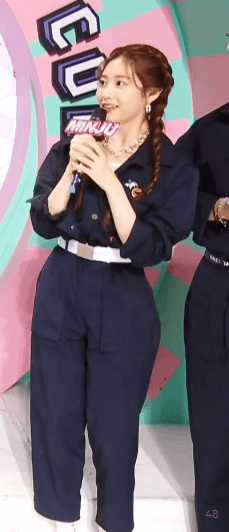 대형 신인 싹쓰리 때문에 긴장하는 아이즈원 김민주 | 인스티즈