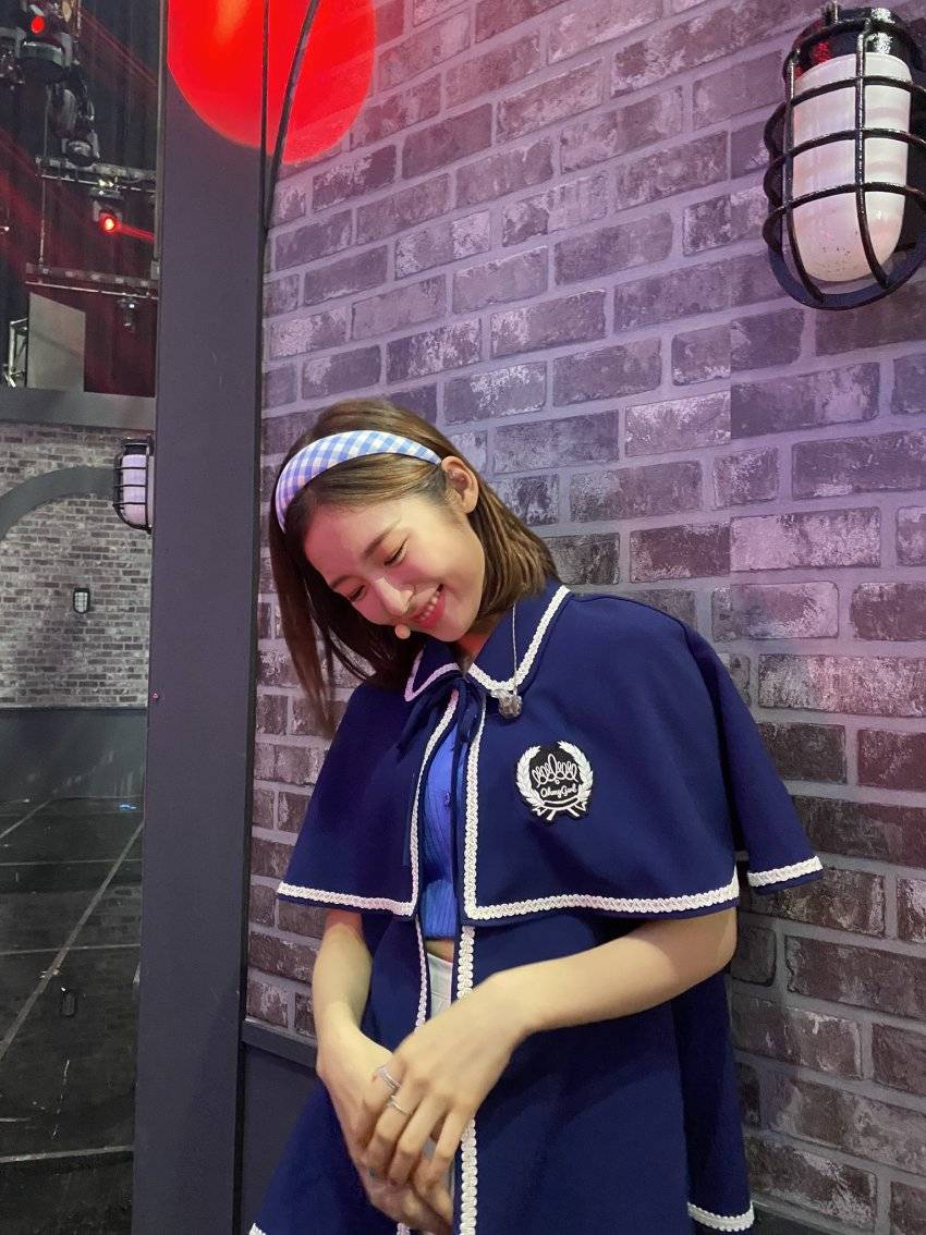 뮤직뱅크 mc 데뷔전 치른 오마이걸 아린.jpg (feat. 승희) | 인스티즈