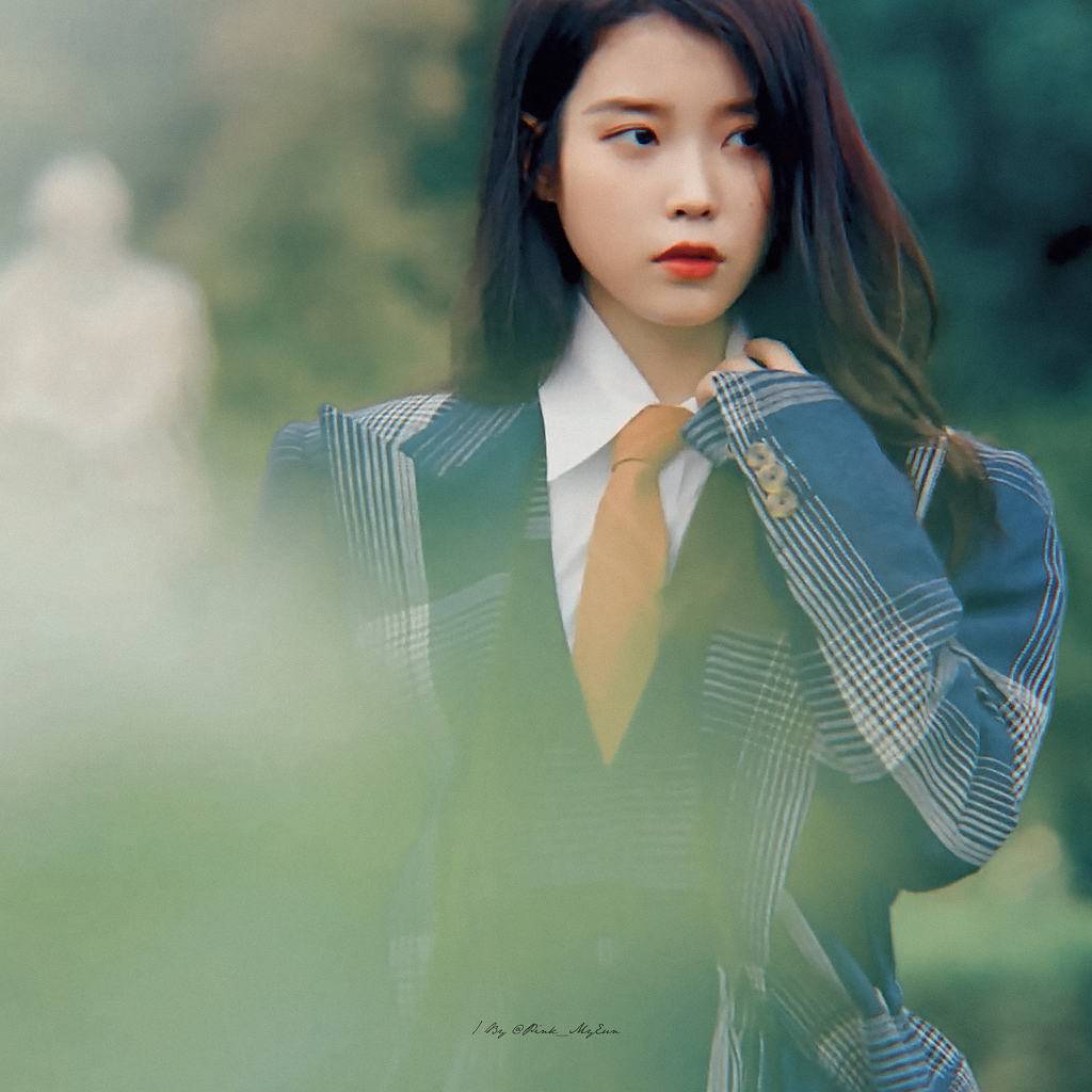 시크한 컨셉의 아이유 화보.JPG | 인스티즈