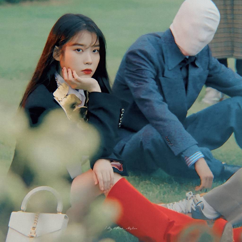 시크한 컨셉의 아이유 화보.JPG | 인스티즈