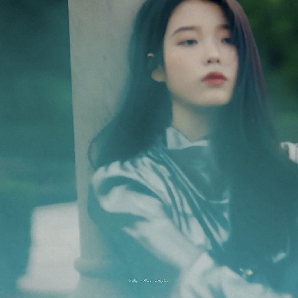 시크한 컨셉의 아이유 화보.JPG | 인스티즈