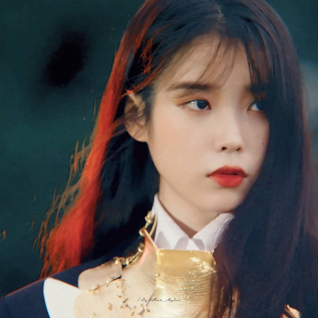 시크한 컨셉의 아이유 화보.JPG | 인스티즈