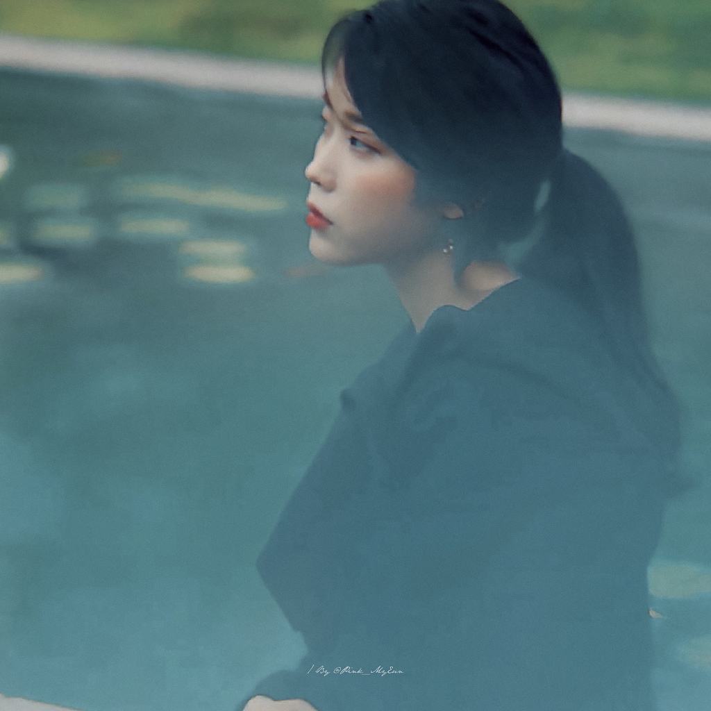시크한 컨셉의 아이유 화보.JPG | 인스티즈