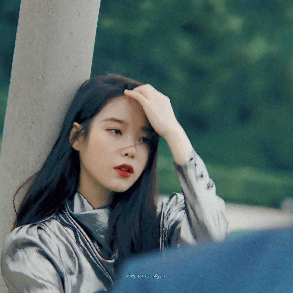 시크한 컨셉의 아이유 화보.JPG | 인스티즈