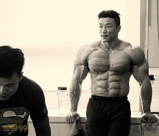 레전드 보디빌더 강경원이 느끼는 닭가슴살 맛 | 인스티즈