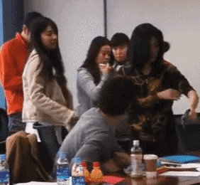 사람 설레게 안는 수지 | 인스티즈