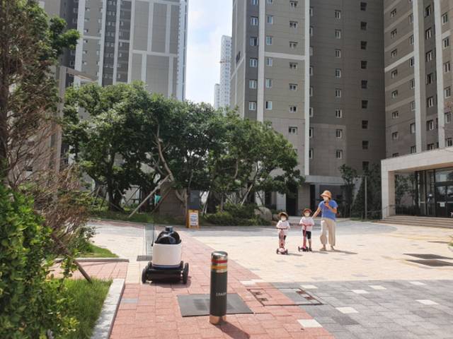 띵동, 딜리가 배달왔어요... "15분만에 정확히 찾아온 로봇, 너무 신기해" | 인스티즈