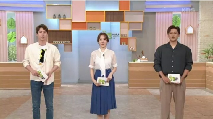 사회적 거리두기로 점점 멀어지는 생생정보 엠씨들 | 인스티즈