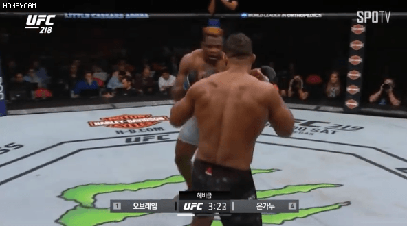 UFC 헤비급 역사상 가장 강하다고 생각되는 선수는? | 인스티즈