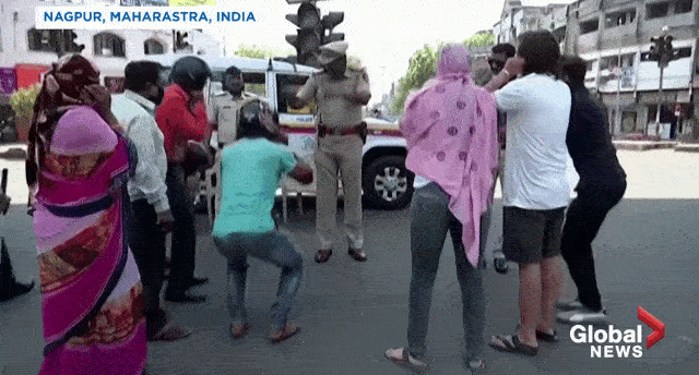 인도 경찰들의 코로나 대응법.gif | 인스티즈