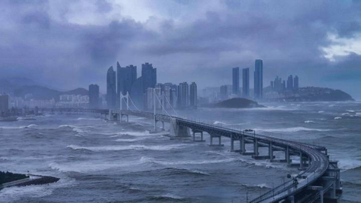 태풍 왔을 때 부산 용호동W에서 찍은 광안리-해운대 사진.JPG | 인스티즈