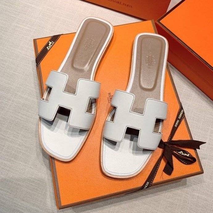 가격이 만만해서(?) 인기 많다는 에르메스 슬리퍼...jpg | 인스티즈