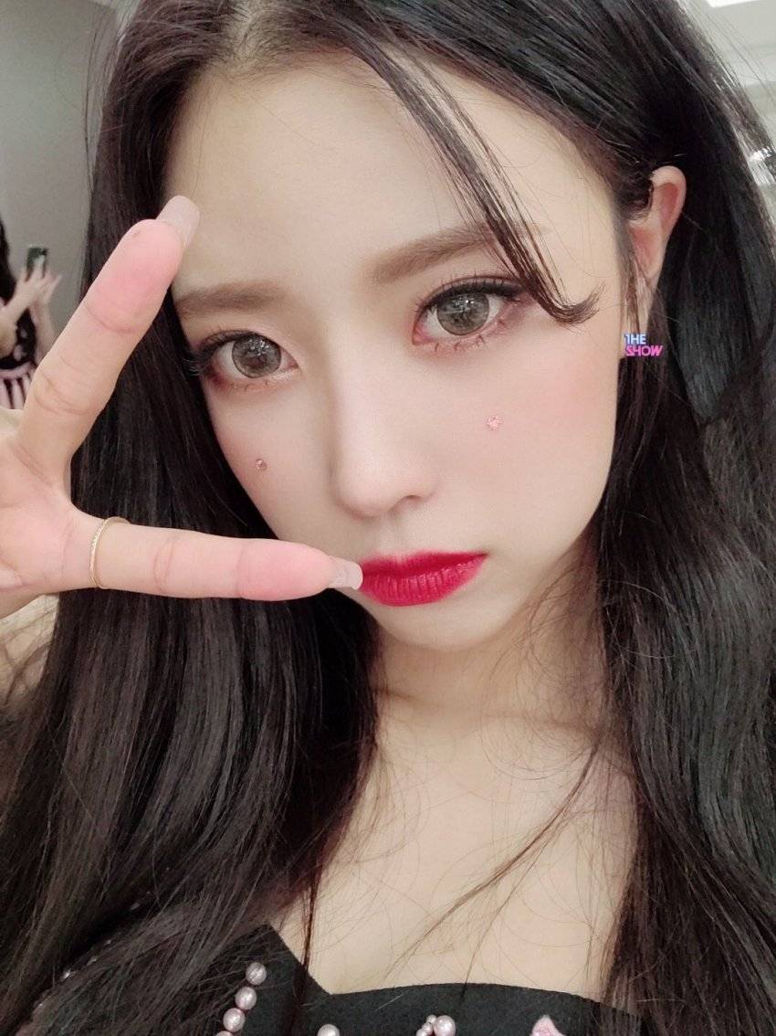 2년 4개월만에 음방 1위를 차지한 러블리즈 | 인스티즈