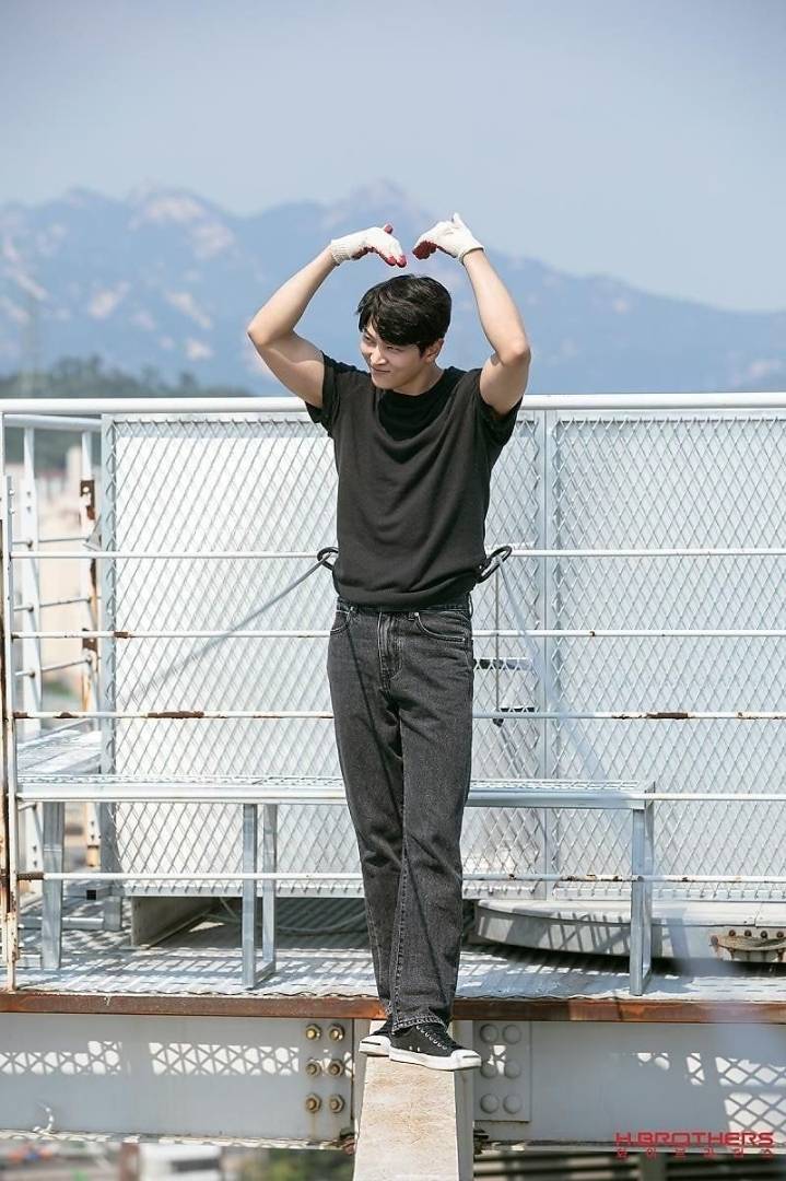 최근 드라마 보면서 당연히 CG겠지 하면서 봤던 장면.GIF | 인스티즈