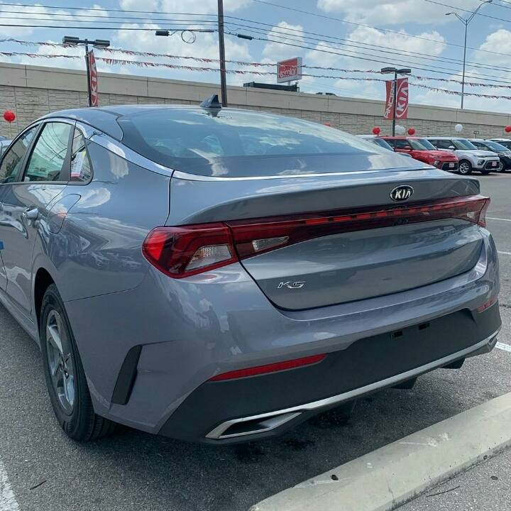 미국 매장에 입고된 기아 K5 | 인스티즈