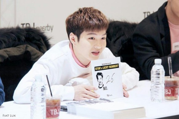 전 아이돌가수 현 인터넷방송인 풍월량 일대기 사진전 | 인스티즈