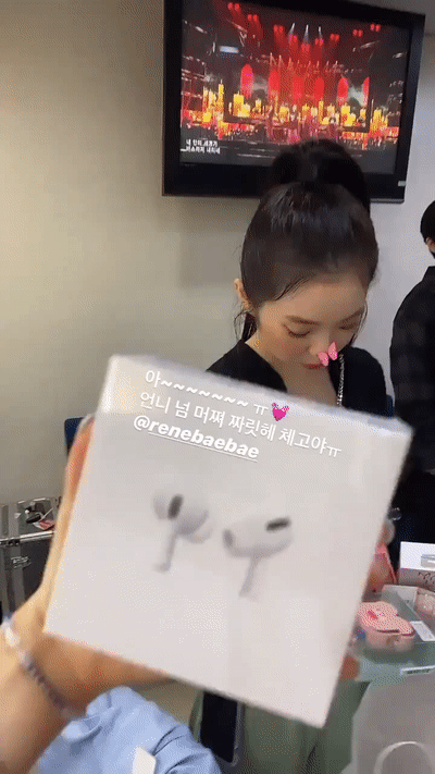 같이 활동한 댄서들에게 에어팟 프로 선물한 아이린 | 인스티즈