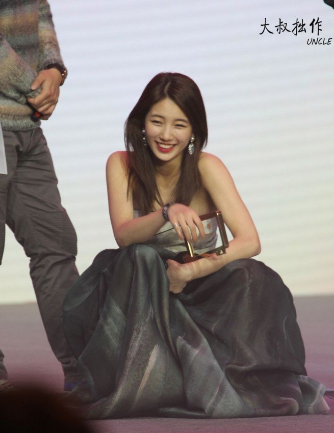 수지씨 터프걸 자세 취해주세요.JPG | 인스티즈