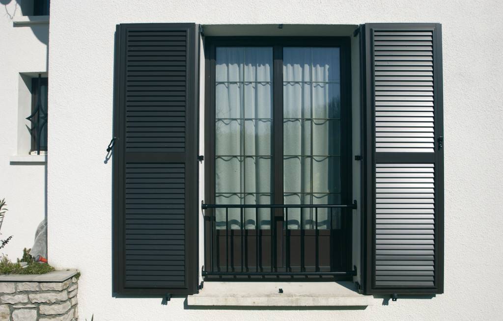 지네끼리만 등따신 곳에 눌러앉아 개꿀빠는 나라가 있다? | 인스티즈