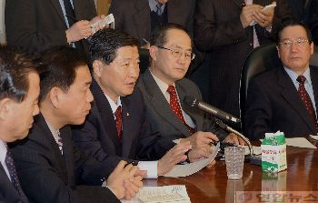 [이회창] 이쯤되면 사주에 망신살이 쩔거같은 이회창의 신 일화들.jpg | 인스티즈