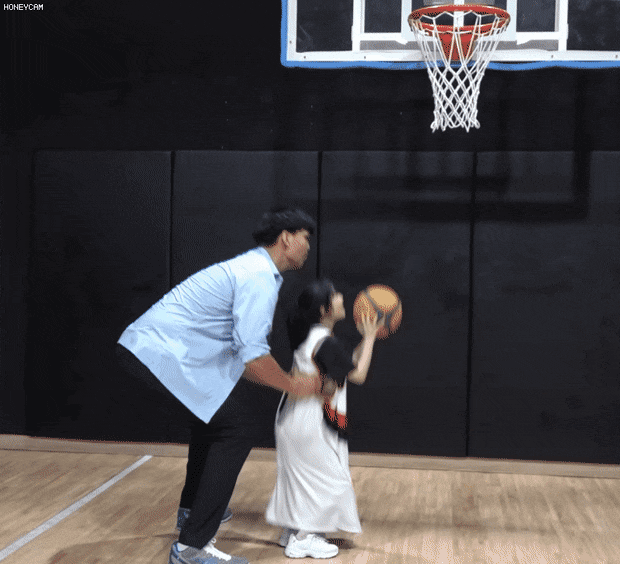 147cm 쏘대장 vs 221cm 하승진 1on1 하이라이트.gif 속 | 인스티즈