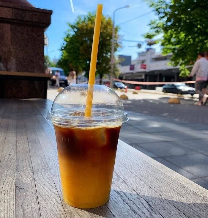 외국서 흐물거리는 종이 빨대 대신 사용 중이라는 '파스타 빨대' | 인스티즈