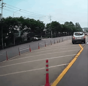 불법유턴 오토바이 사고.gif | 인스티즈