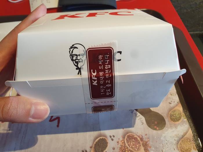 KFC 블랙라벨폴인치즈버거 후기 | 인스티즈