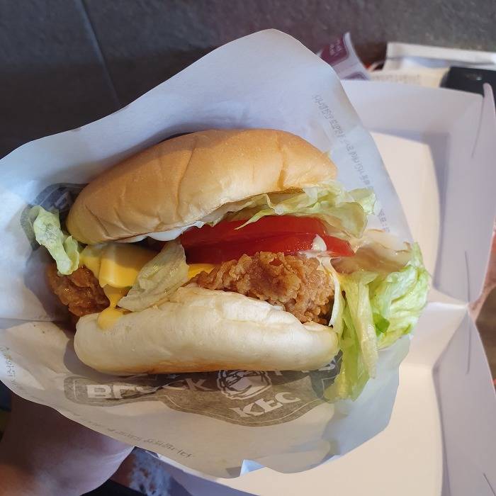 KFC 블랙라벨폴인치즈버거 후기 | 인스티즈