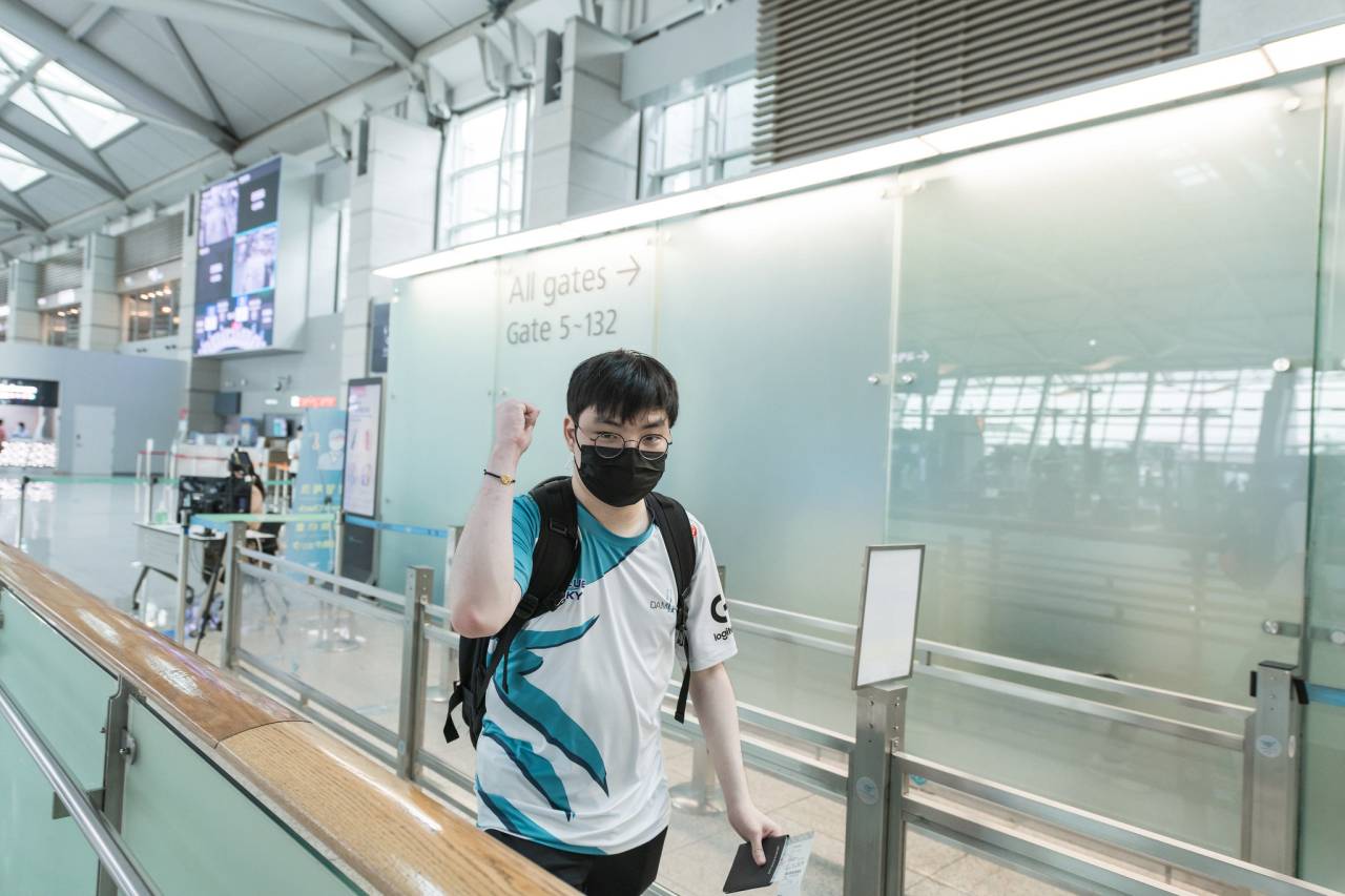 담원 출국 사진.jpg | 인스티즈