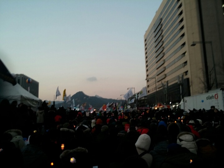 17번째 토요 광화문집회 참석중입니다 | 인스티즈